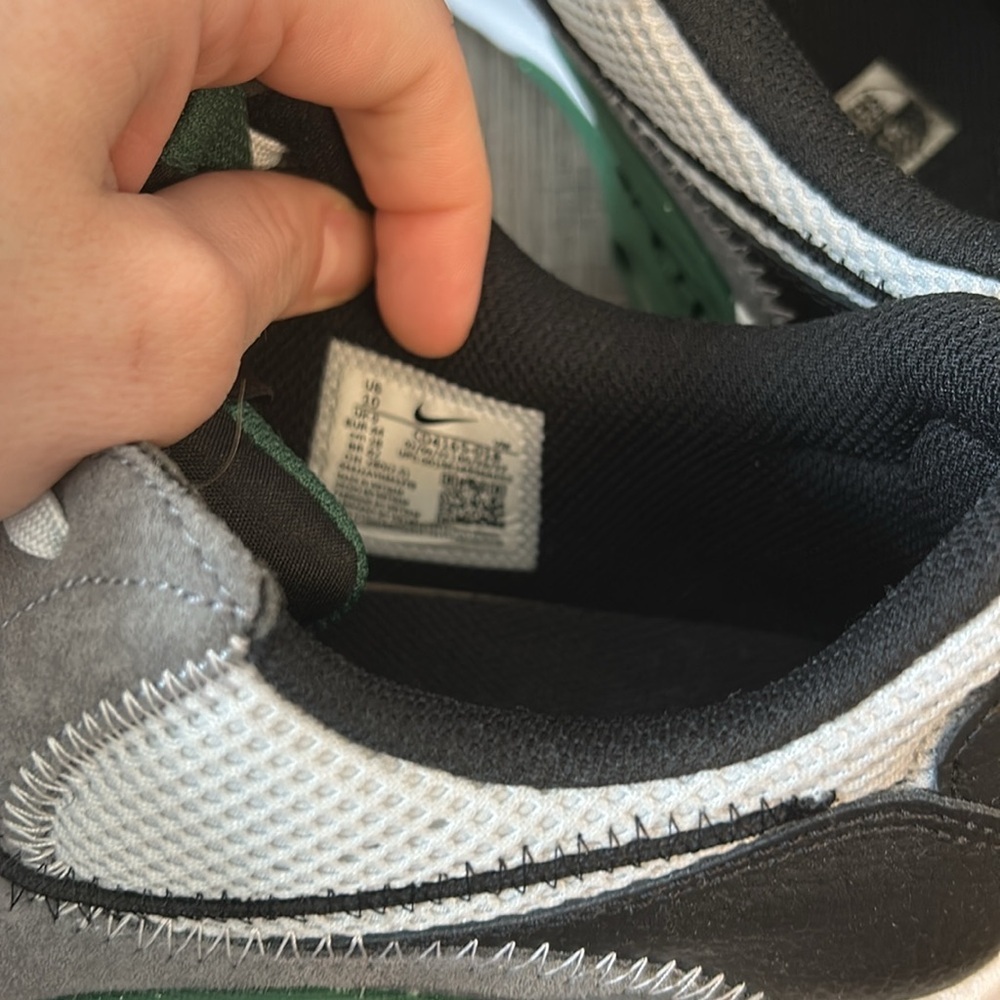 Nike Men’s Air Max 90 in Grey, Black & Green - Picture 5 of 8